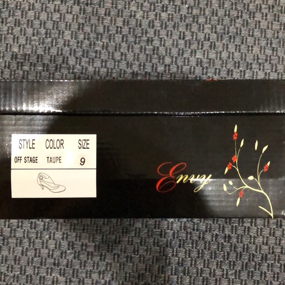 Envy * Taupe Faux-suede Pumps * Size 9 - Picture 5 of 6